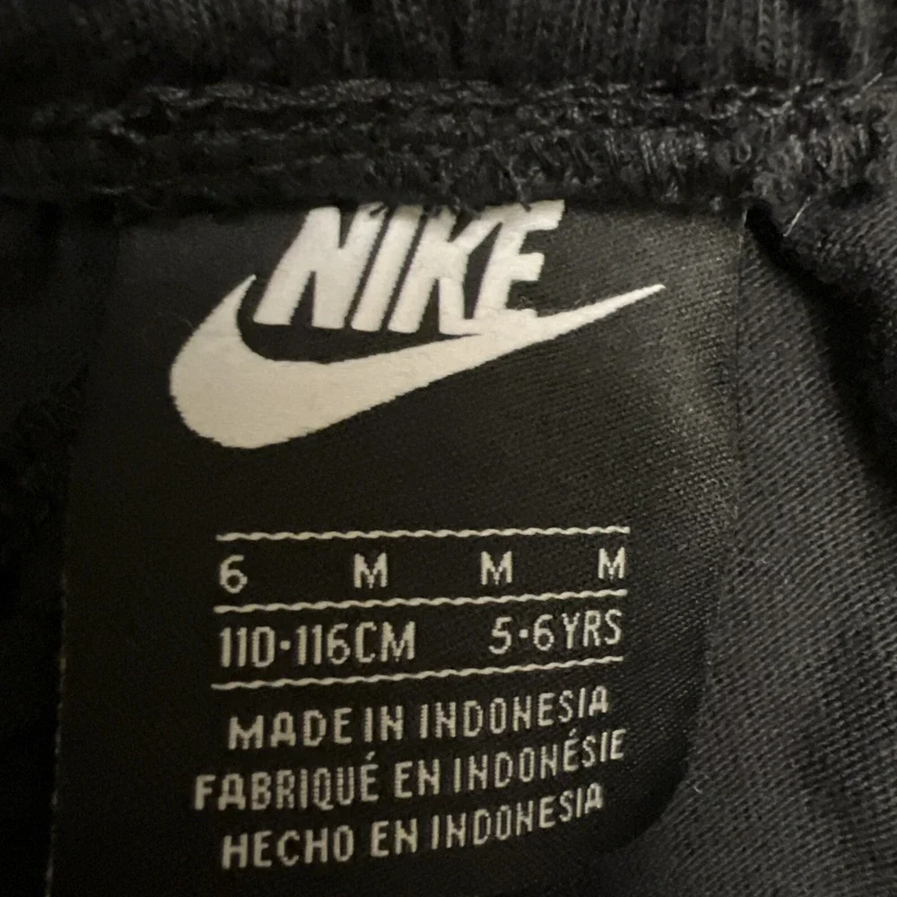 Nike boys sweat‎ shorts, size 5-6, black NWT